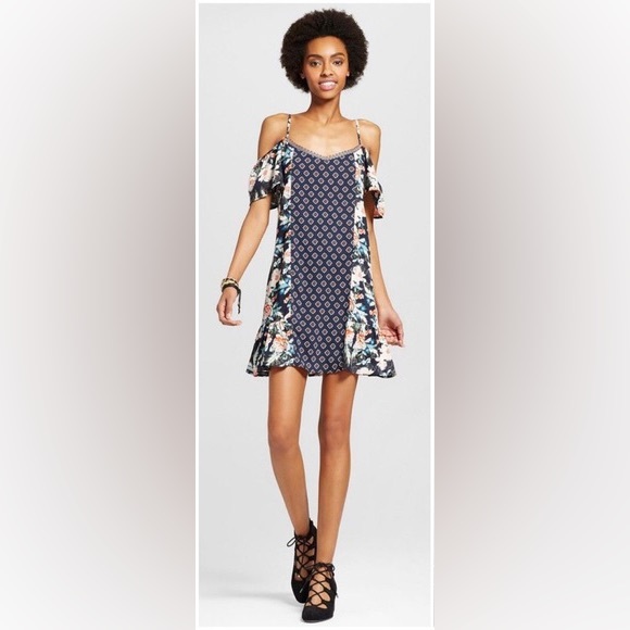 Band of Gypsies cold shoulder cut out mini dress size M - Picture 3 of 6